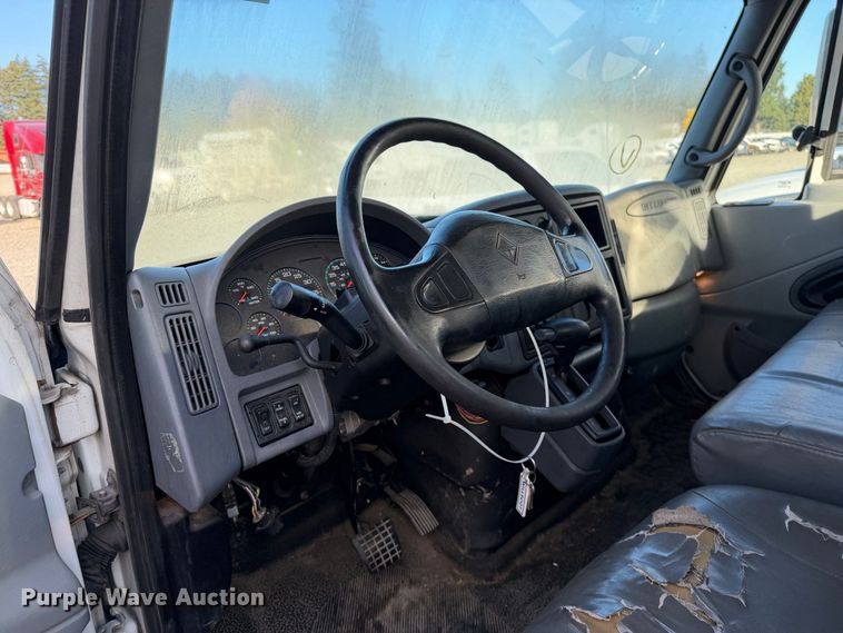 image for item YA4633 2007 International 4300 rollback truck