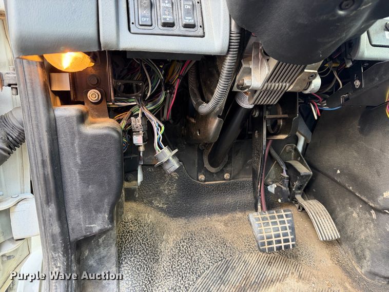 image for item YA4633 2007 International 4300 rollback truck