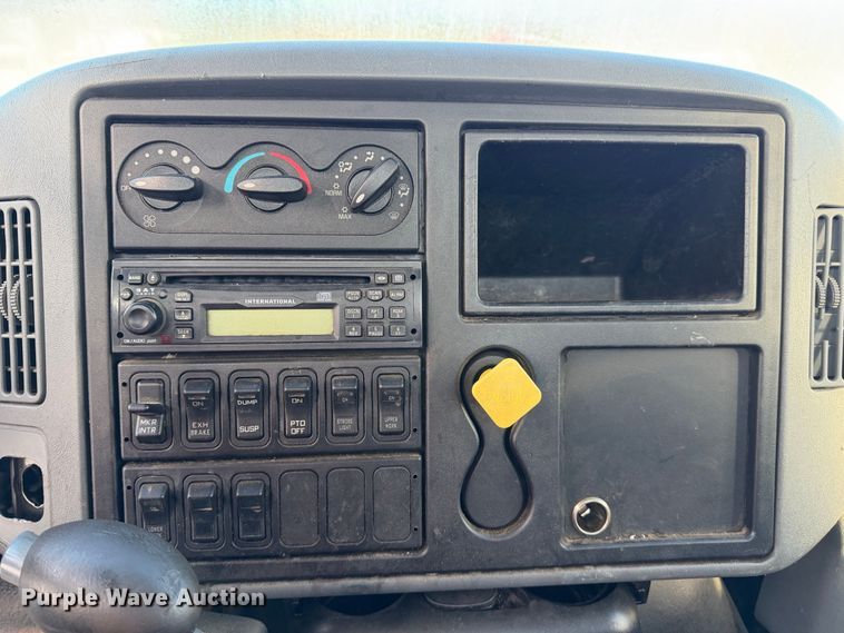 image for item YA4633 2007 International 4300 rollback truck