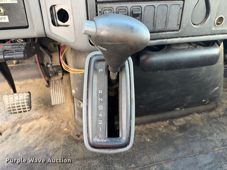 image for item YA4633 2007 International 4300 rollback truck