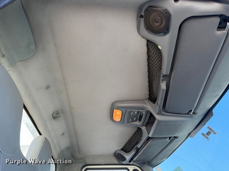 image for item YA4633 2007 International 4300 rollback truck