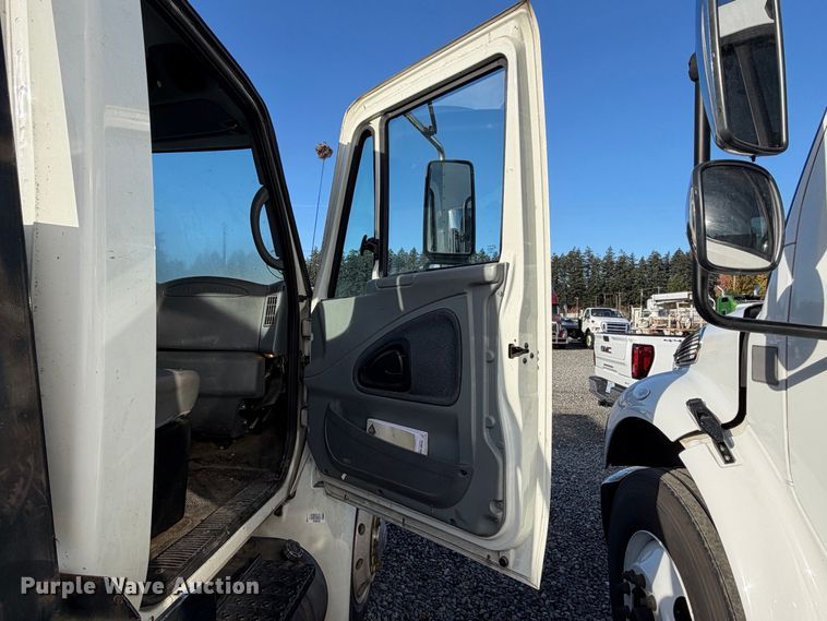 image for item YA4633 2007 International 4300 rollback truck