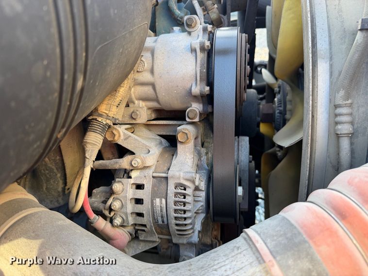 image for item YA4633 2007 International 4300 rollback truck