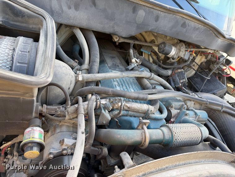 image for item YA4633 2007 International 4300 rollback truck