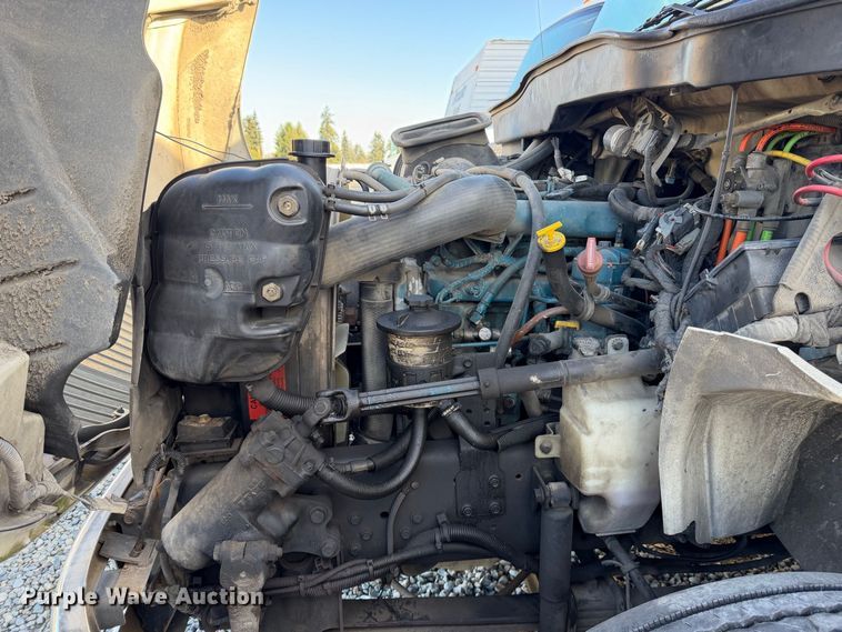 image for item YA4633 2007 International 4300 rollback truck