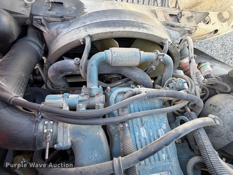 image for item YA4633 2007 International 4300 rollback truck