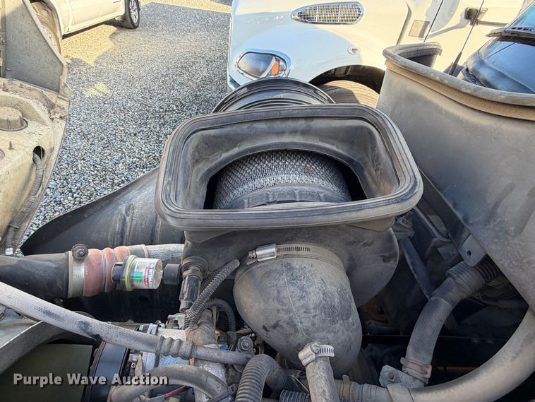 image for item YA4633 2007 International 4300 rollback truck