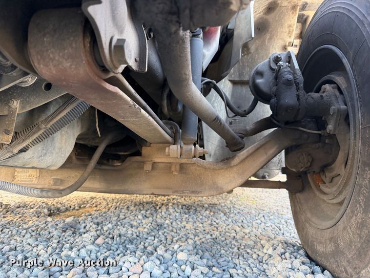 image for item YA4633 2007 International 4300 rollback truck