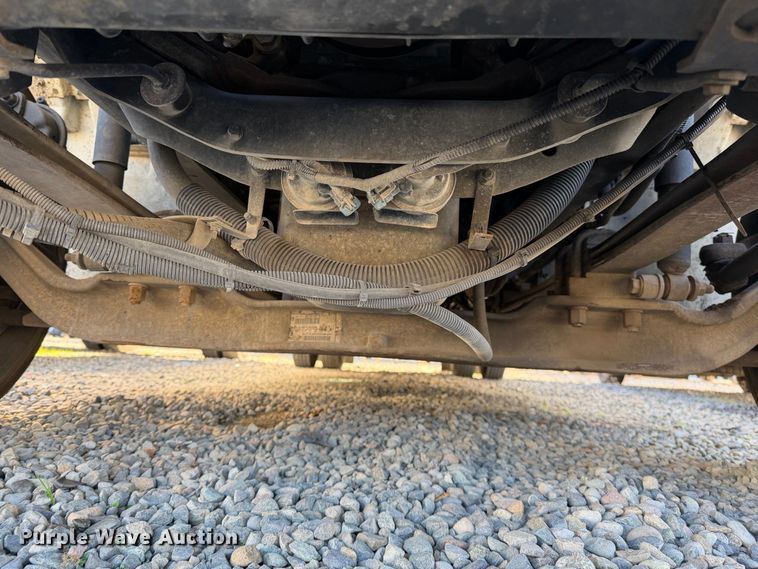 image for item YA4633 2007 International 4300 rollback truck