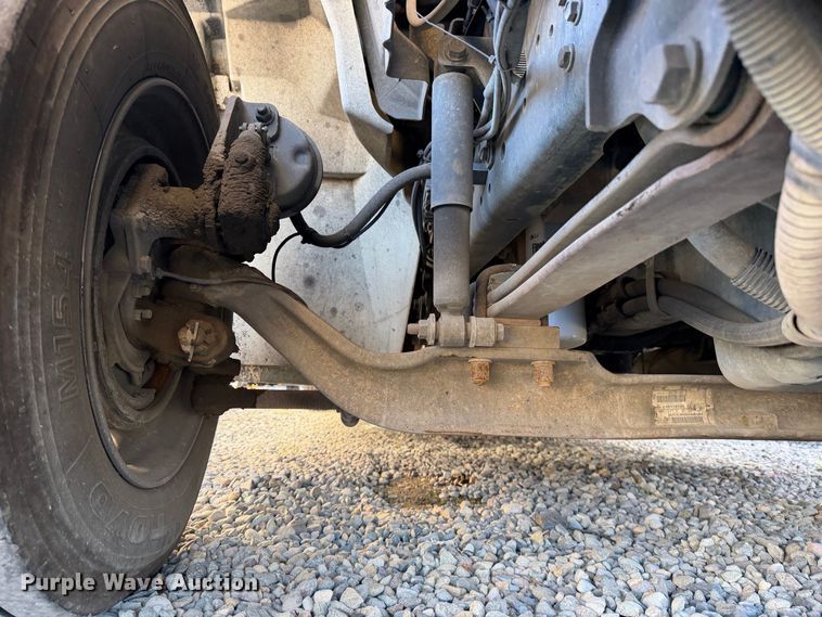 image for item YA4633 2007 International 4300 rollback truck