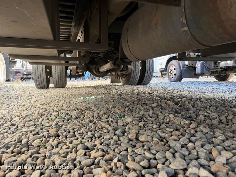 image for item YA4633 2007 International 4300 rollback truck