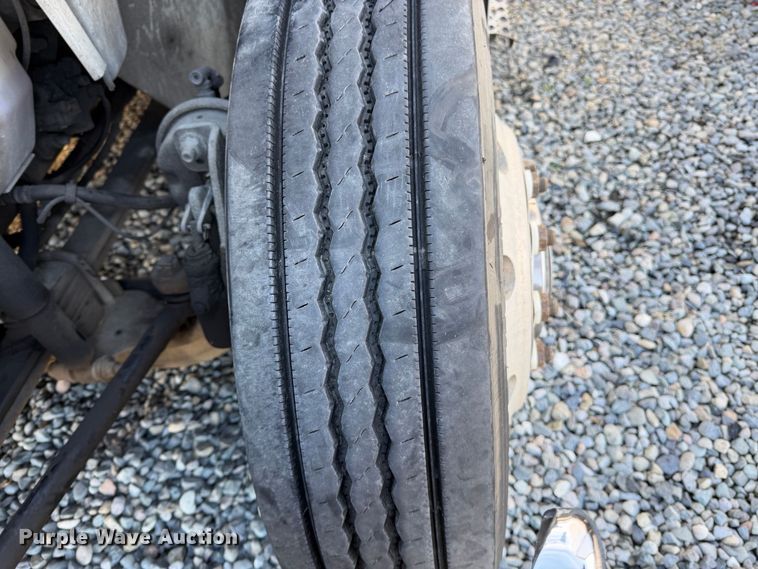 image for item YA4633 2007 International 4300 rollback truck