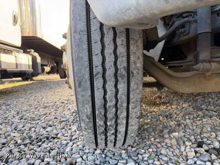 image for item YA4633 2007 International 4300 rollback truck