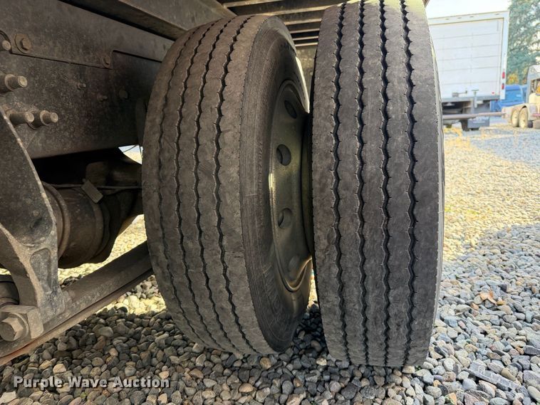 image for item YA4633 2007 International 4300 rollback truck
