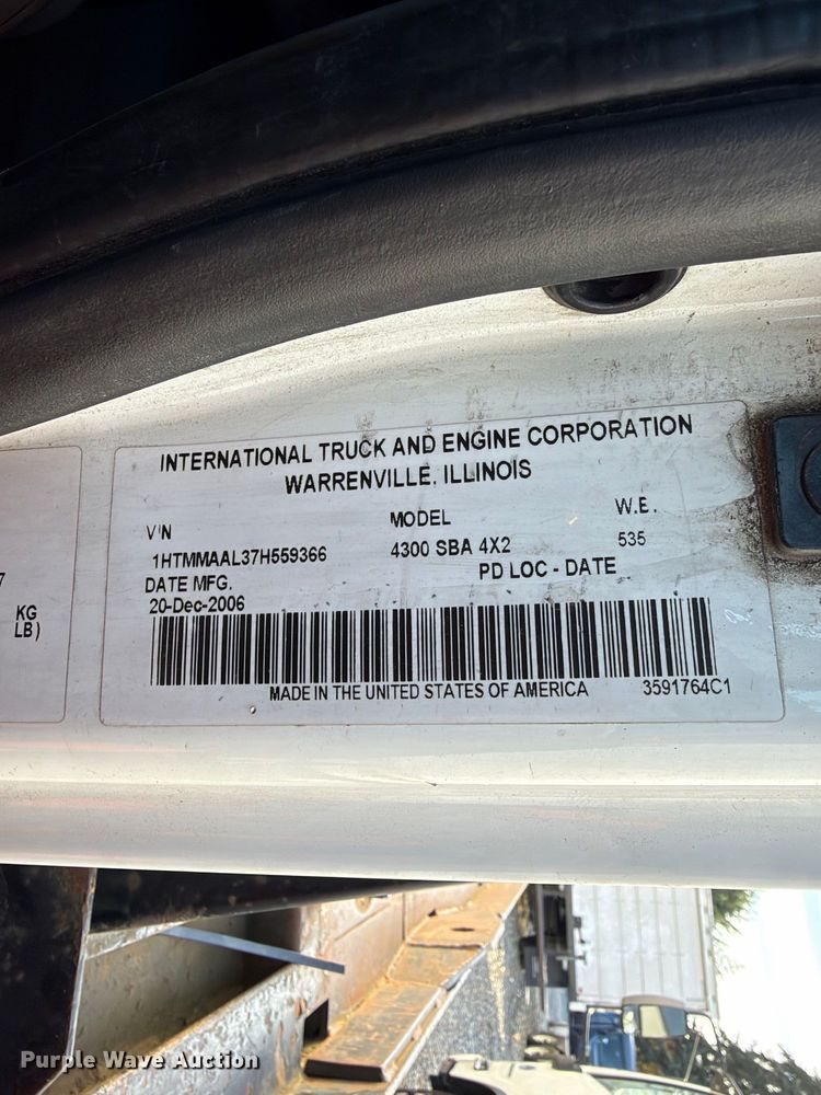image for item YA4633 2007 International 4300 rollback truck