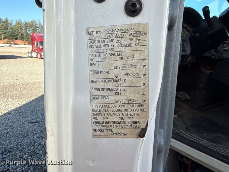 image for item YA4633 2007 International 4300 rollback truck