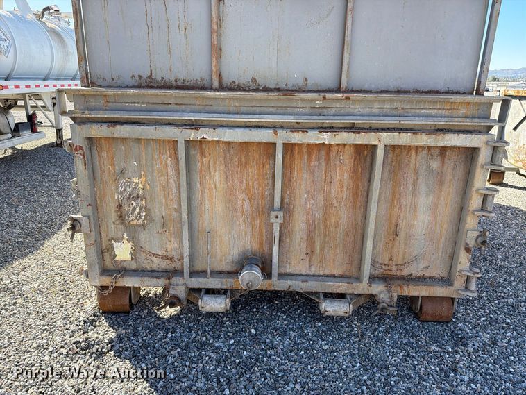 image for item YA4993 Roll-off container