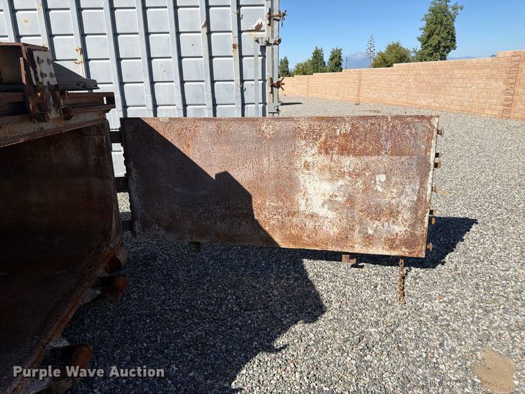 image for item YA4998 Roll-off container