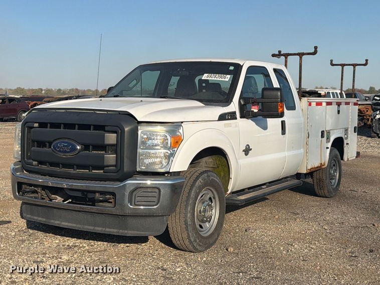 2016 Ford F250 Super Duty Ext. Cab utility bed pickup truck in Elgin ...