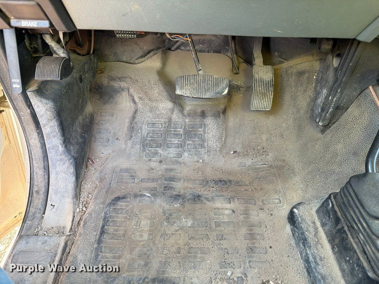 image for item YA5135 2016 Ford F250 Super Duty Ext. Cab utility bed pickup truck