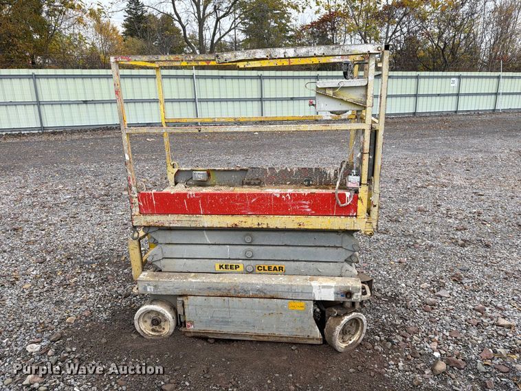 image for item YA5209 2006 SkyJack SJIII-3219 scissor lift