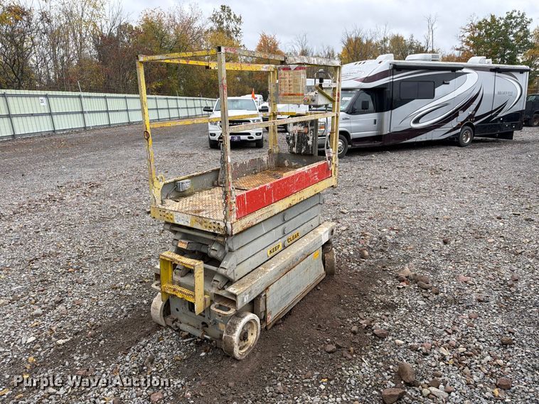 image for item YA5209 2006 SkyJack SJIII-3219 scissor lift