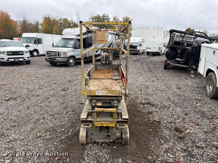 image for item YA5209 2006 SkyJack SJIII-3219 scissor lift