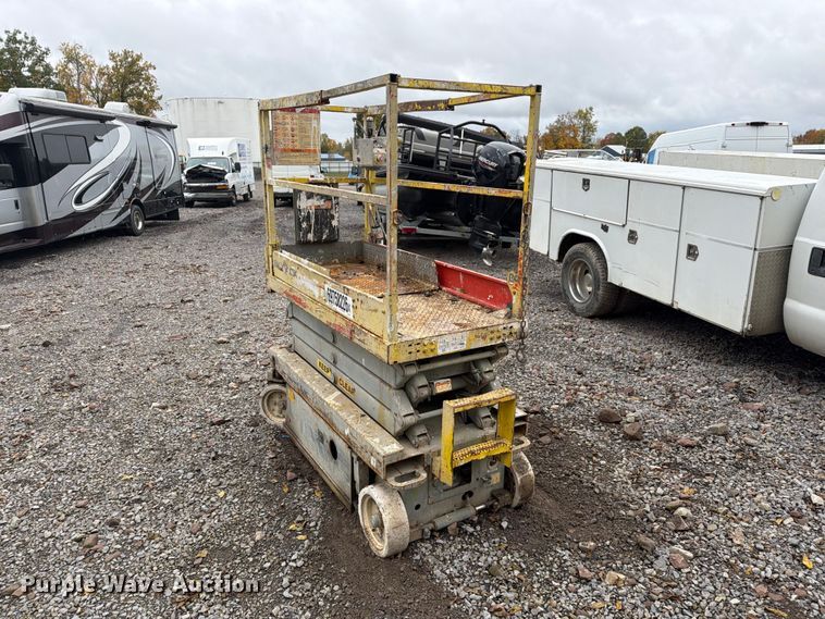 image for item YA5209 2006 SkyJack SJIII-3219 scissor lift