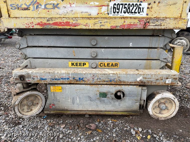 image for item YA5209 2006 SkyJack SJIII-3219 scissor lift