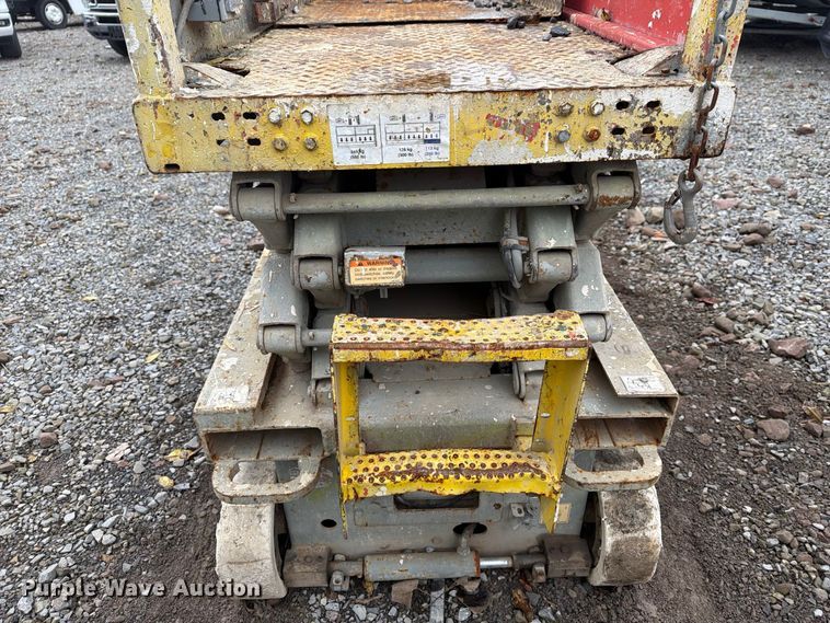 image for item YA5209 2006 SkyJack SJIII-3219 scissor lift