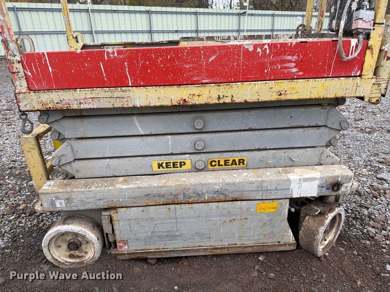 image for item YA5209 2006 SkyJack SJIII-3219 scissor lift