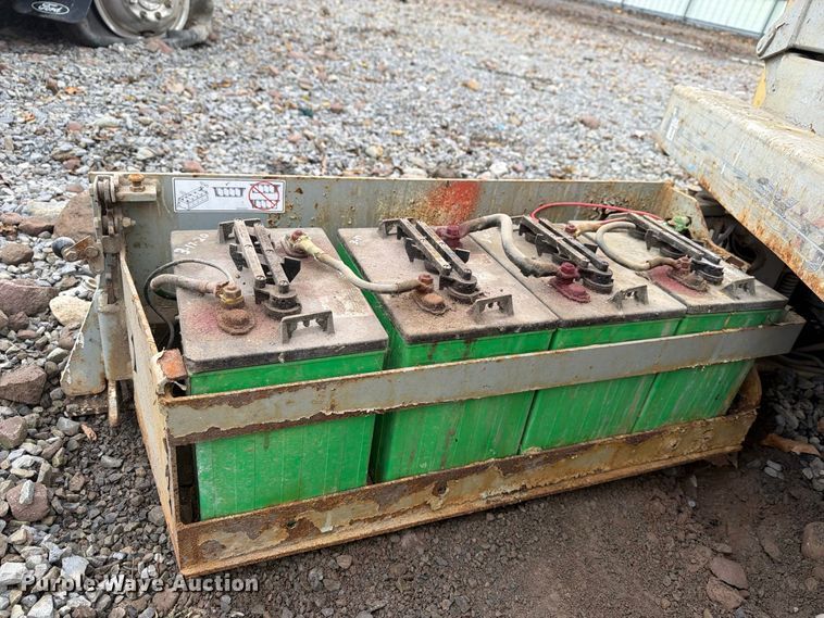 image for item YA5209 2006 SkyJack SJIII-3219 scissor lift