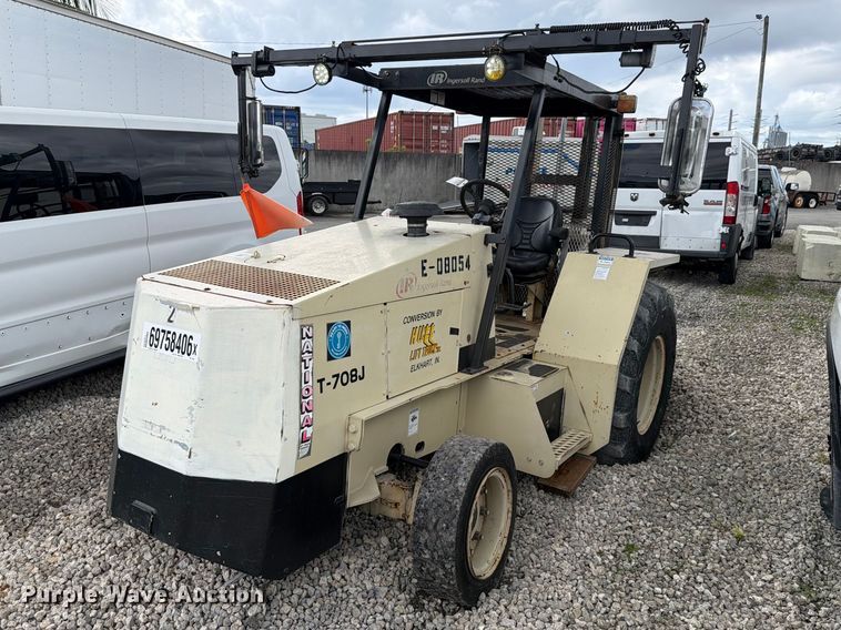 image for item YA5211 2008 Ingersoll T-708J tow tractor