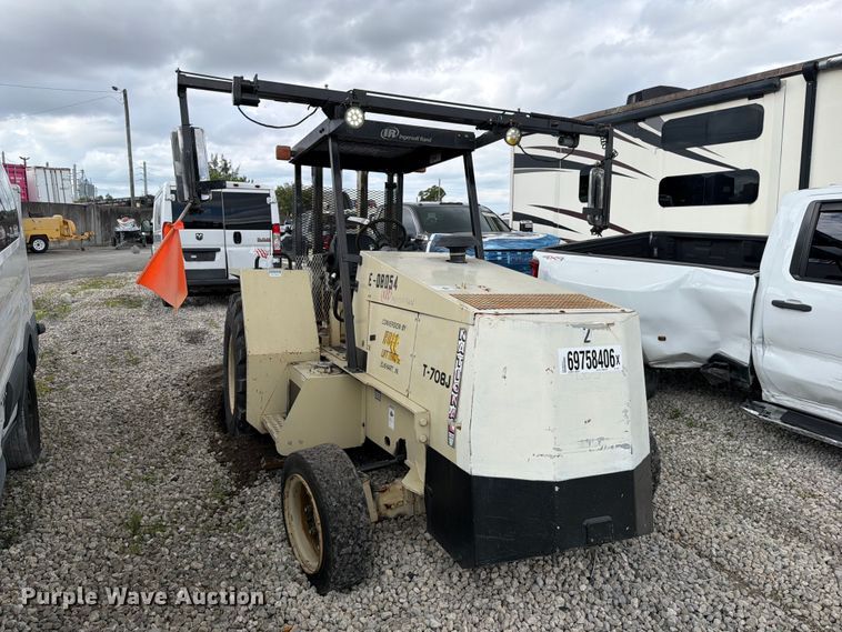 image for item YA5211 2008 Ingersoll T-708J tow tractor