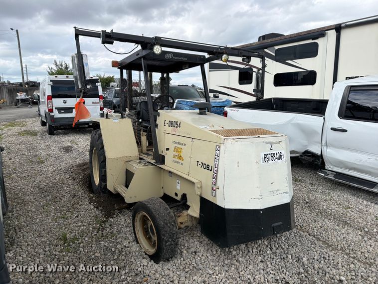 image for item YA5211 2008 Ingersoll T-708J tow tractor