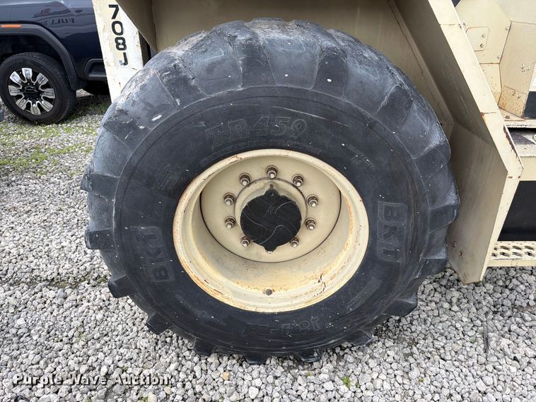 image for item YA5211 2008 Ingersoll T-708J tow tractor