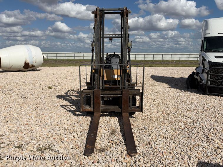 image for item YA5220 Caterpillar forklift