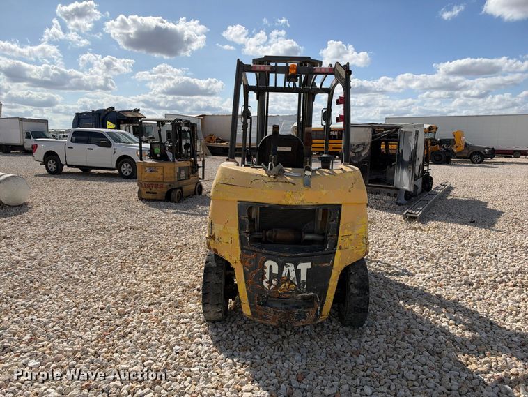 image for item YA5220 Caterpillar forklift