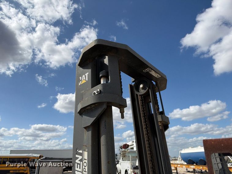 image for item YA5220 Caterpillar forklift
