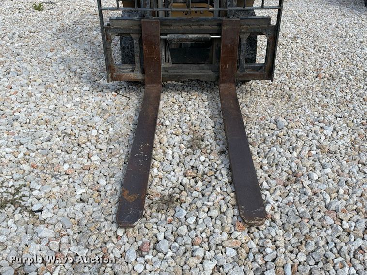 image for item YA5220 Caterpillar forklift