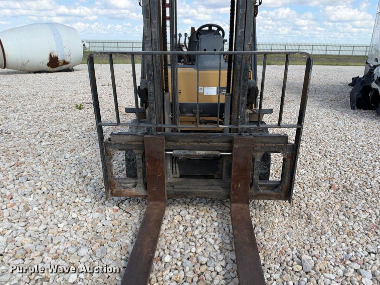 image for item YA5220 Caterpillar forklift