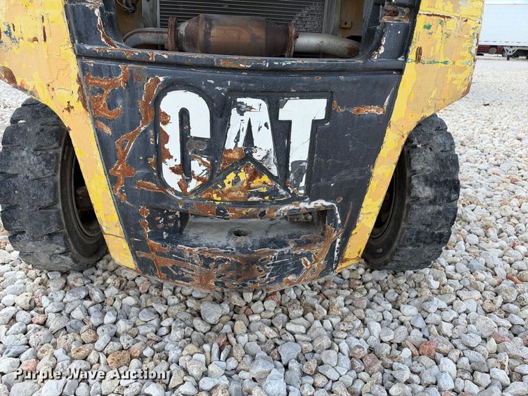 image for item YA5220 Caterpillar forklift