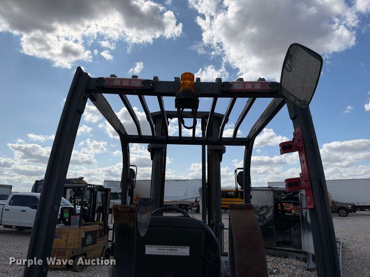image for item YA5220 Caterpillar forklift