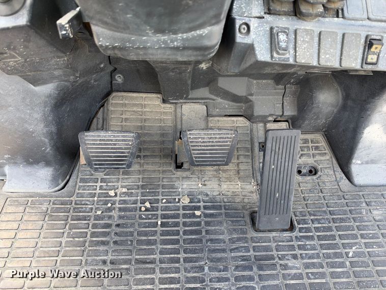 image for item YA5220 Caterpillar forklift