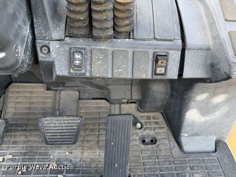 image for item YA5220 Caterpillar forklift