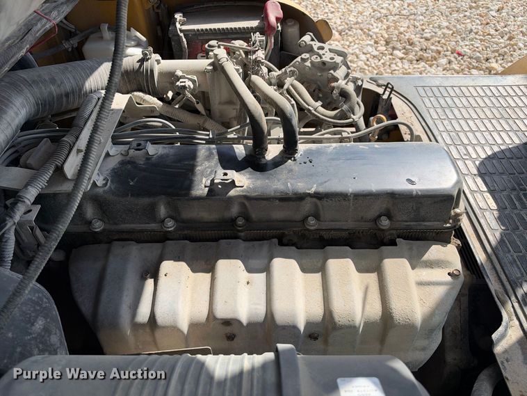 image for item YA5220 Caterpillar forklift