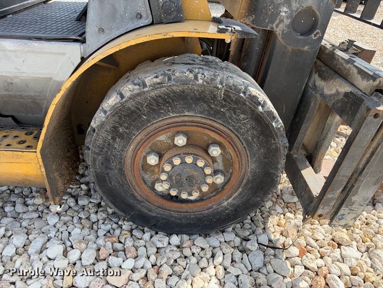 image for item YA5220 Caterpillar forklift