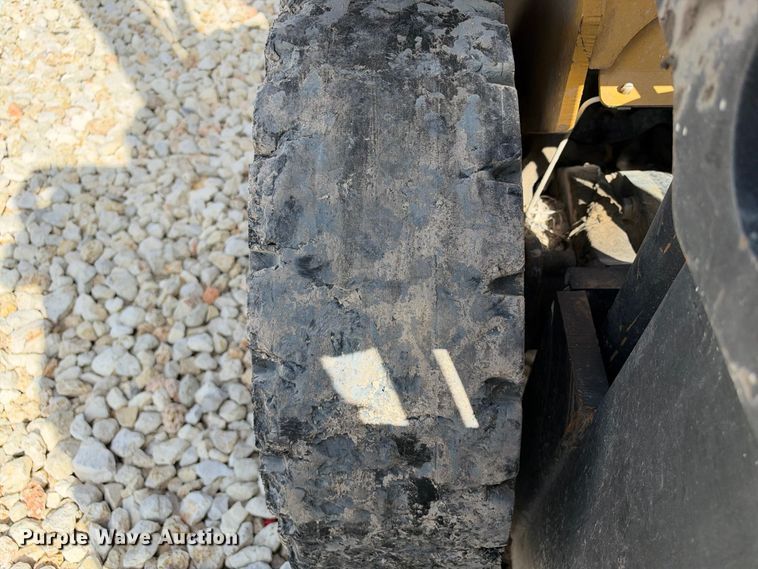 image for item YA5220 Caterpillar forklift