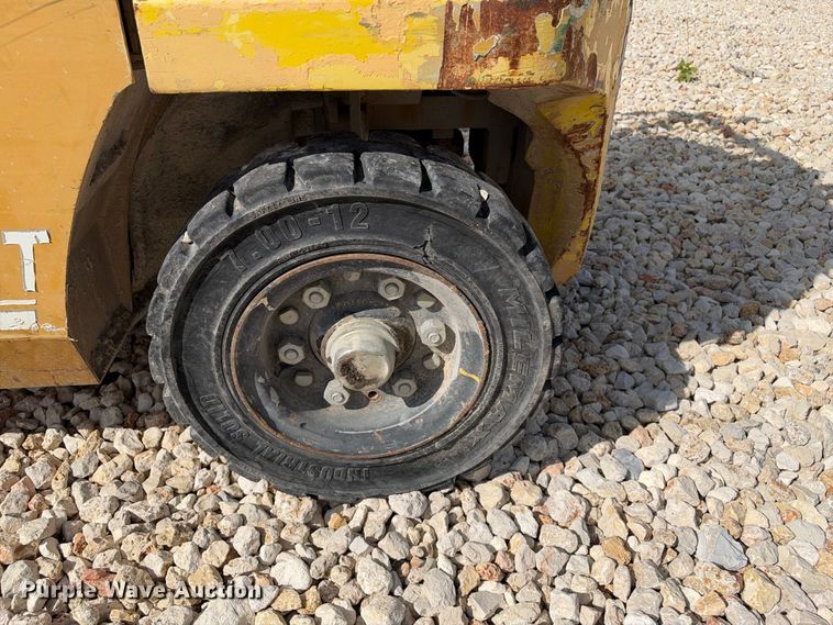 image for item YA5220 Caterpillar forklift