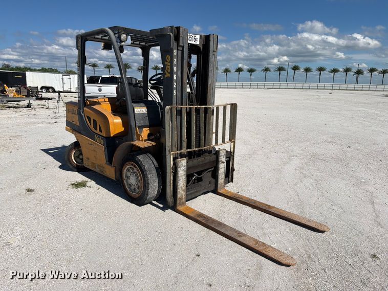 image for item YA5233 2011 Yale forklift